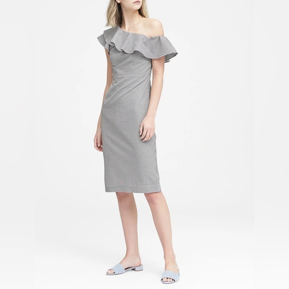 BANANA REPUBLIC - One Shoulder Seersucker striped dress. Charcoal Blue Stripe.